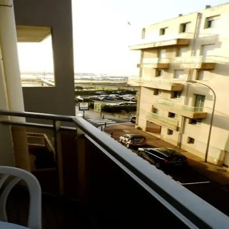 Emplacement Ideal Pour Ce Studio Proche Plage Et Commerces *